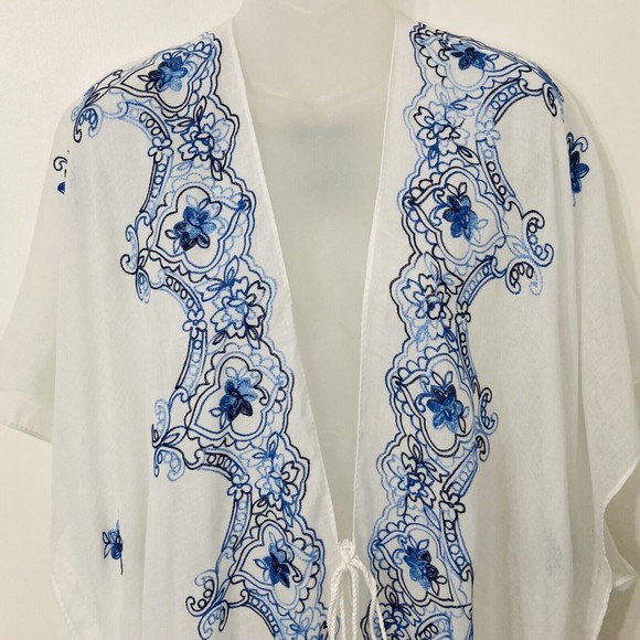 Marcus Adler New York White With Blue Embroidery Tassel Kimono Poncho One Size - Picture 4 of 10